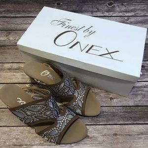 NIB Finest by Onex Megyn wedge sandal